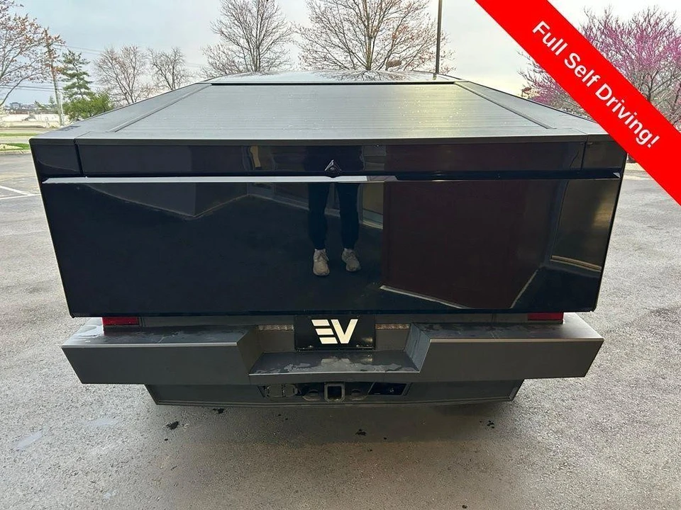 2025 Tesla Cybertruck - Image 6 of 17