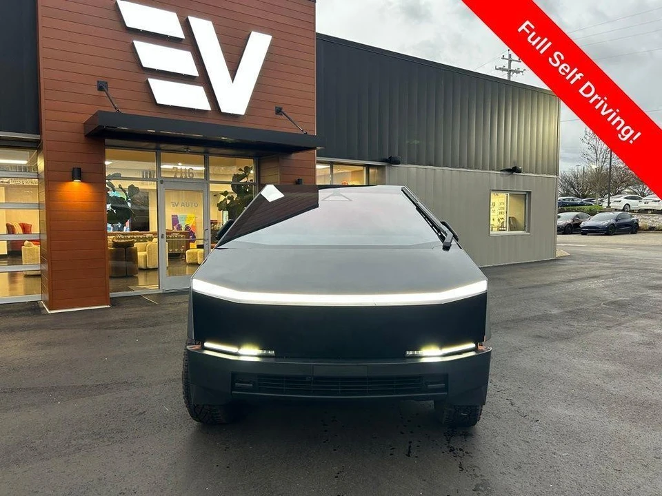 2025 Tesla Cybertruck - Image 2 of 17