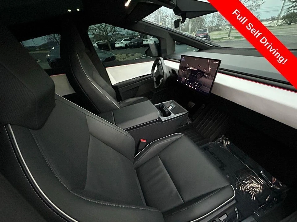 2025 Tesla Cybertruck - Image 11 of 17