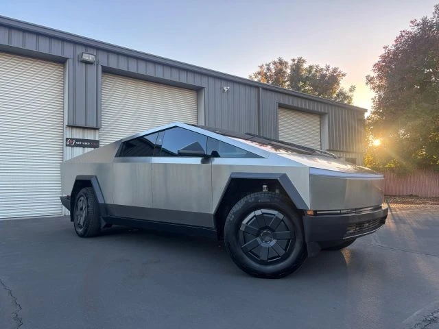 2025 Tesla Cybertruck - Image 3 of 15