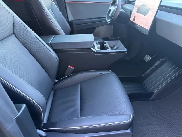 2025 Tesla Cybertruck - Image 13 of 15