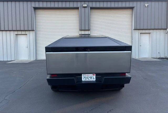 2025 Tesla Cybertruck - Image 8 of 15