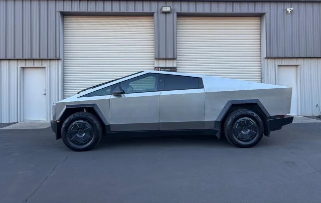 2025 Tesla Cybertruck - Image 4 of 15