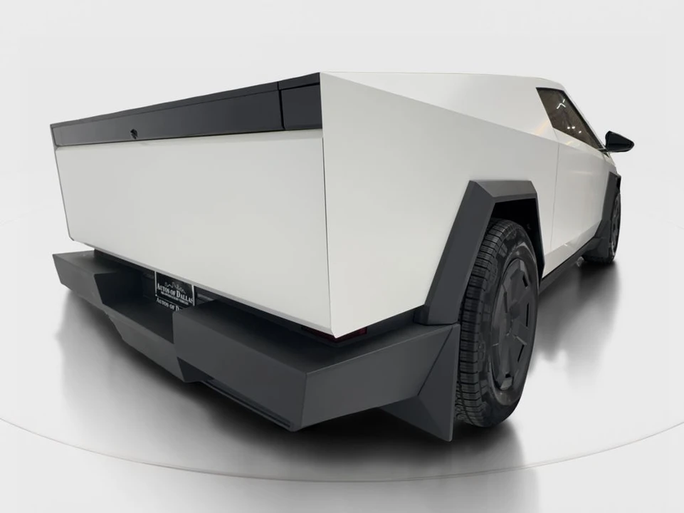 2025 Tesla Cybertruck - Image 10 of 21