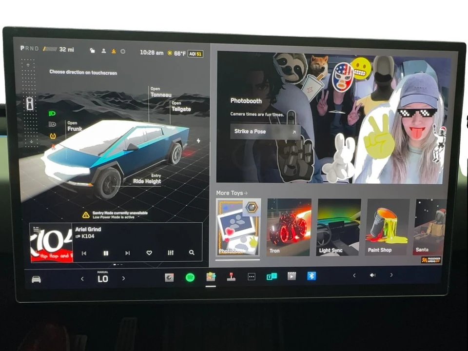 2025 Tesla Cybertruck - Image 19 of 21