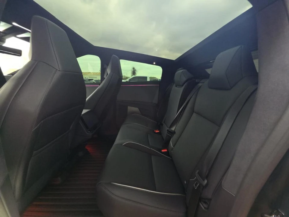 2025 Tesla Cybertruck - Image 6 of 10