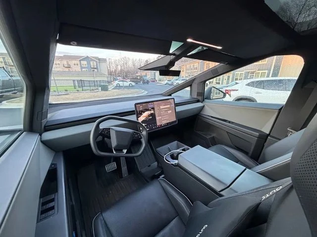 2025 Tesla Cybertruck - Image 3 of 5