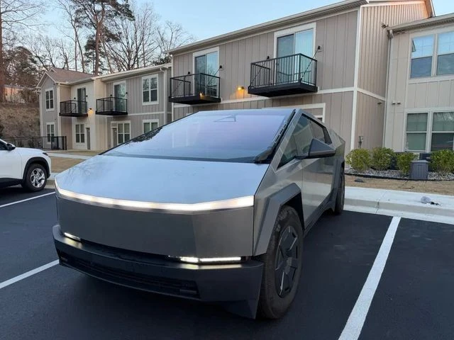 2025 Tesla Cybertruck - Image 2 of 5