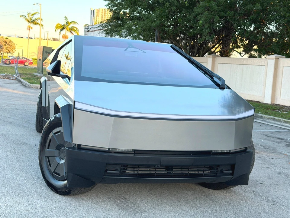 2025 Tesla Cybertruck - Image 8 of 21