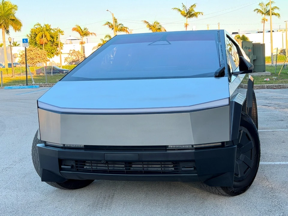 2025 Tesla Cybertruck - Image 4 of 21