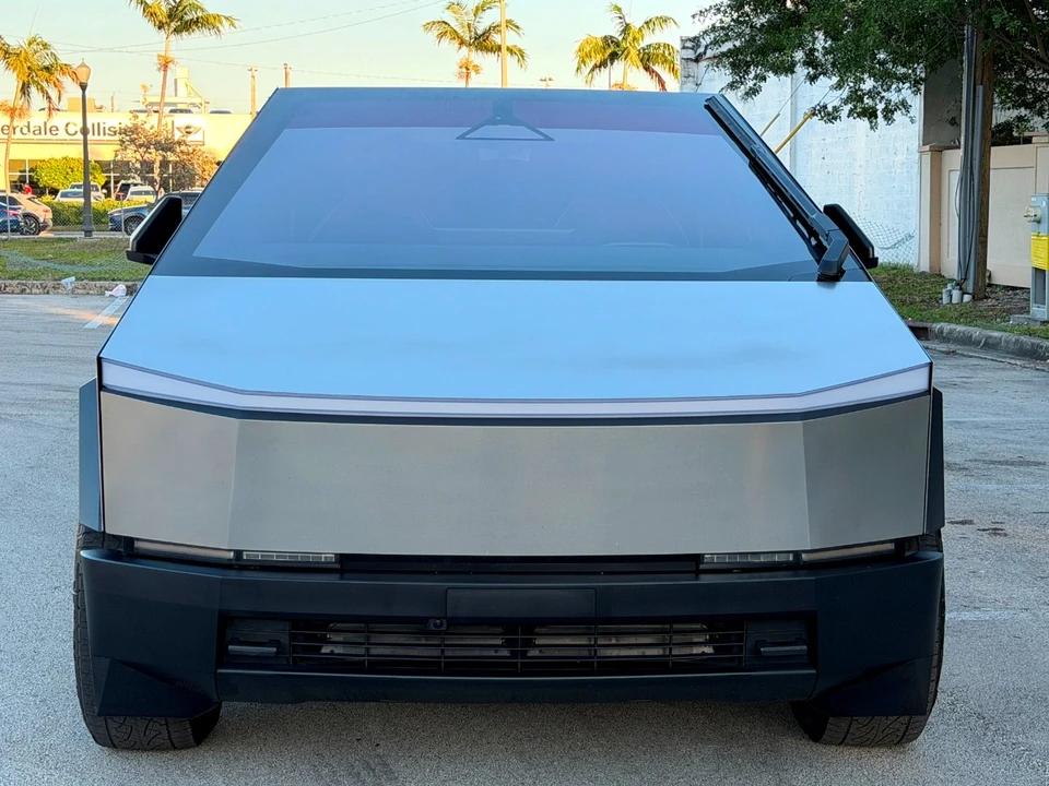 2025 Tesla Cybertruck - Image 9 of 21