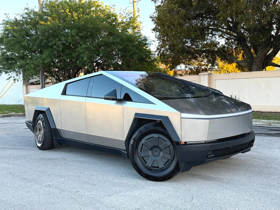 2025 Tesla Cybertruck - Image 5 of 21