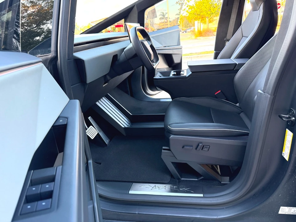 2025 Tesla Cybertruck - Image 21 of 21