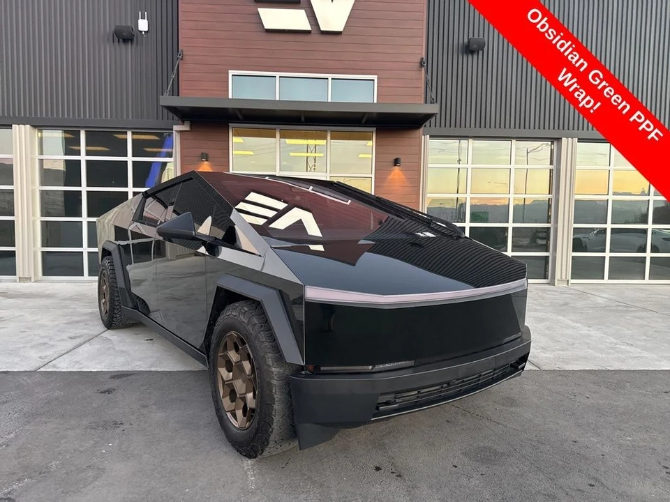 2025 Tesla Cybertruck - Image 2 of 21