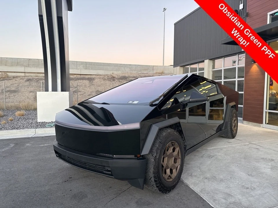 2025 Tesla Cybertruck - Image 4 of 21