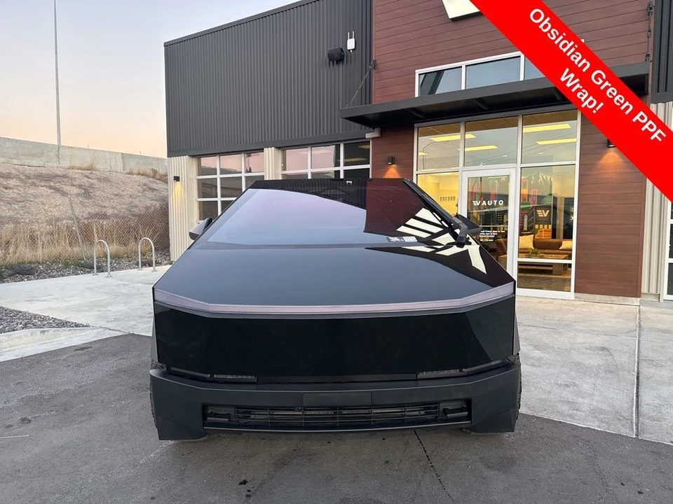 2025 Tesla Cybertruck - Image 3 of 21