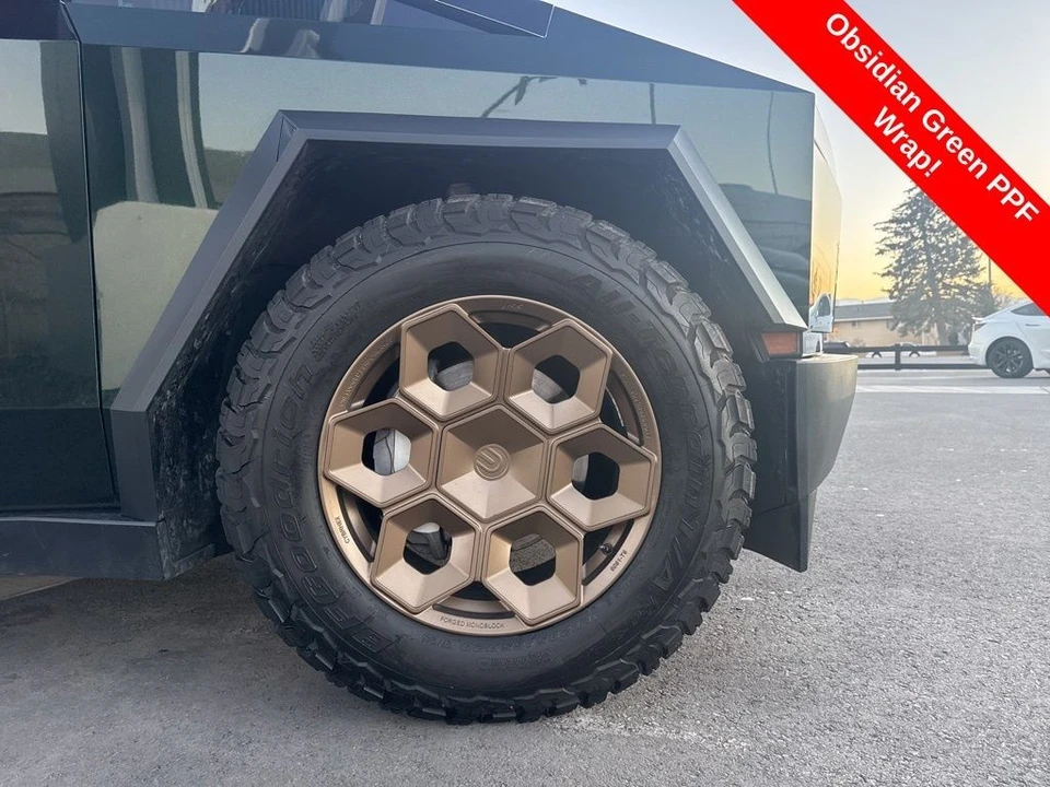 2025 Tesla Cybertruck - Image 10 of 21