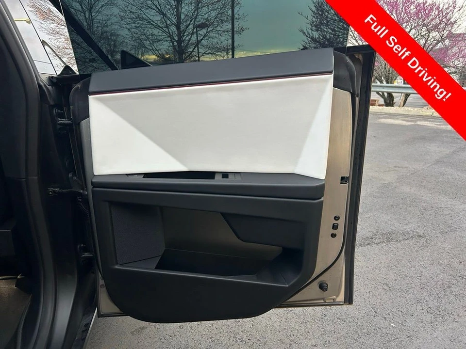 2025 Tesla Cybertruck - Image 8 of 17