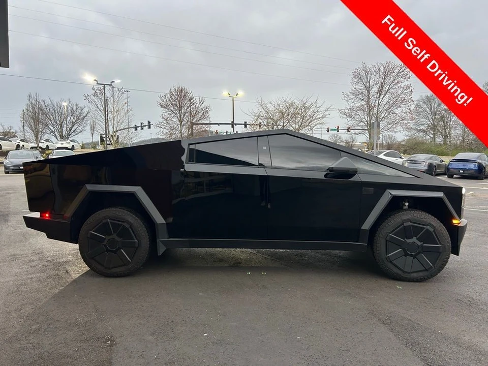 2025 Tesla Cybertruck - Image 4 of 17