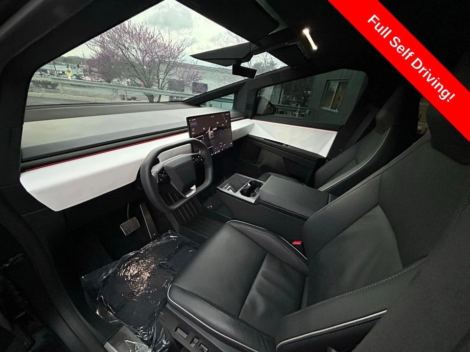 2025 Tesla Cybertruck - Image 15 of 17