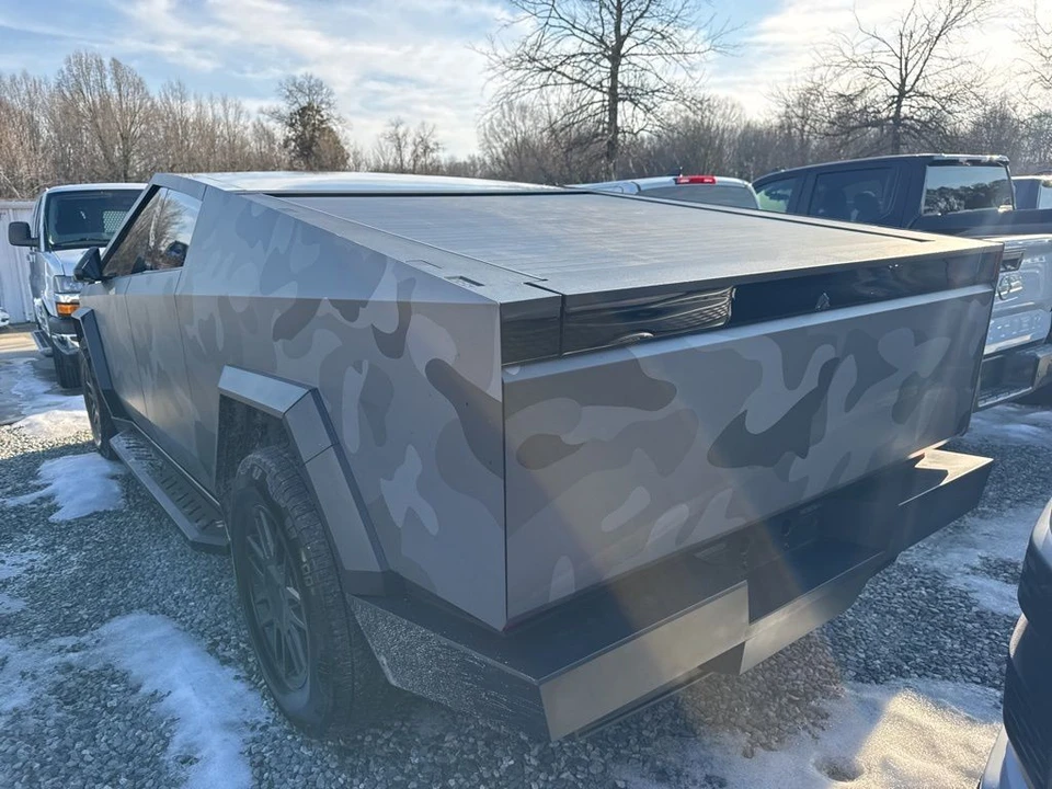 2025 Tesla Cybertruck - Image 6 of 6