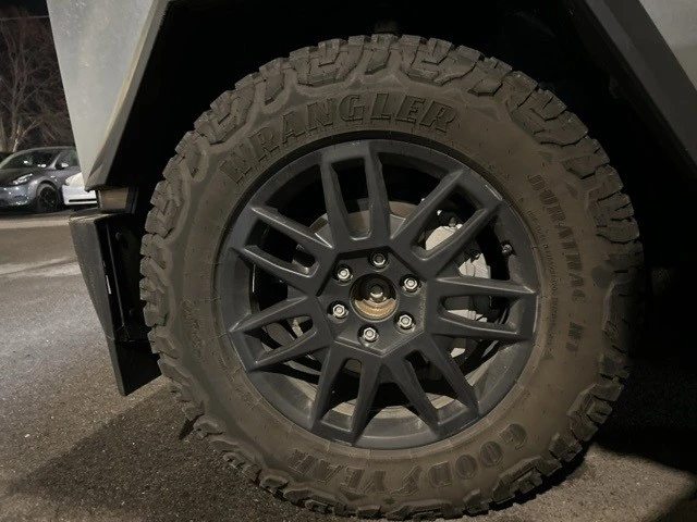 2025 Tesla Cybertruck - Image 9 of 10