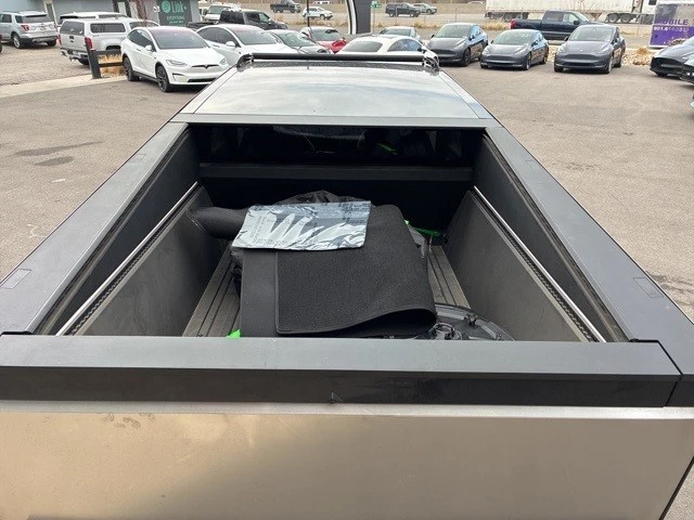 2025 Tesla Cybertruck - Image 7 of 21