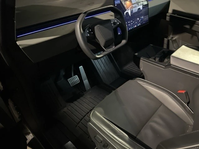 2025 Tesla Cybertruck - Image 5 of 10