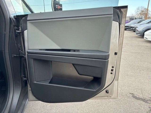 2025 Tesla Cybertruck - Image 19 of 21