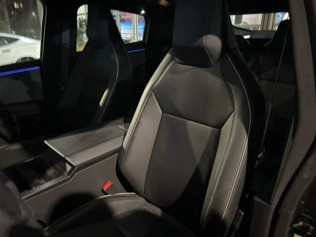 2025 Tesla Cybertruck - Image 6 of 10