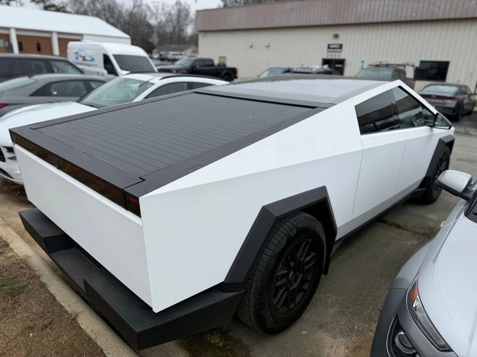 2025 Tesla Cybertruck - Image 3 of 4