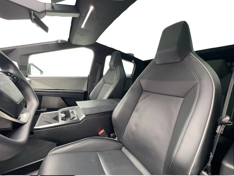 2025 Tesla Cybertruck - Image 20 of 31