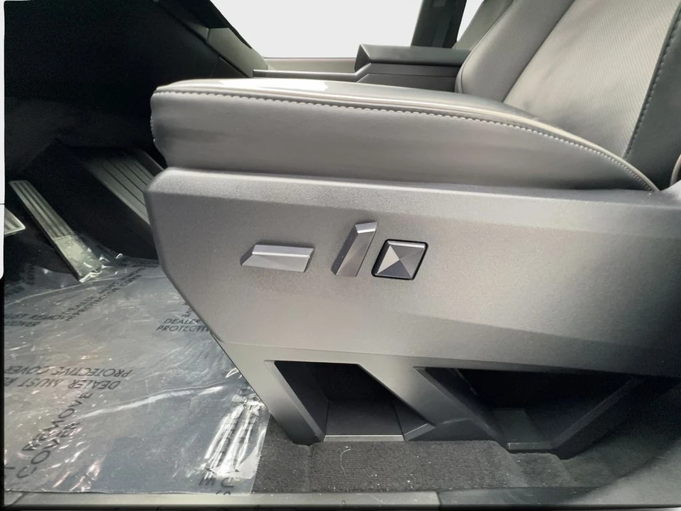 2025 Tesla Cybertruck - Image 23 of 31