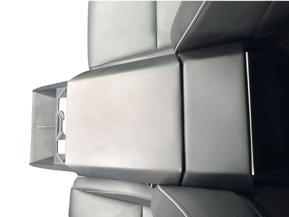 2025 Tesla Cybertruck - Image 19 of 31