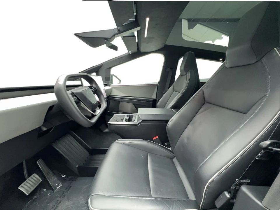 2025 Tesla Cybertruck - Image 21 of 31