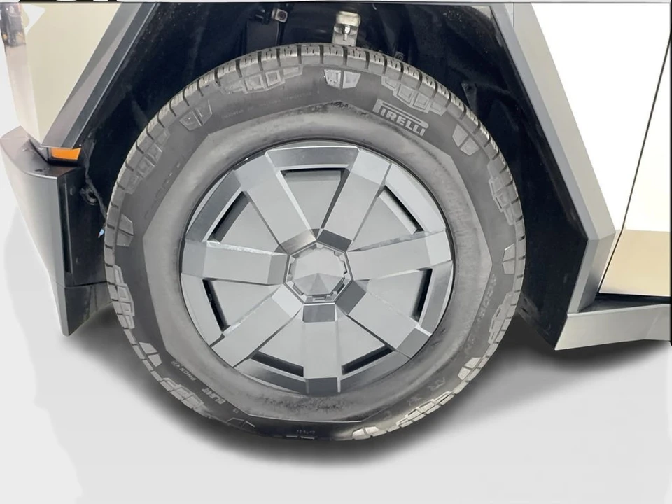 2025 Tesla Cybertruck - Image 12 of 31