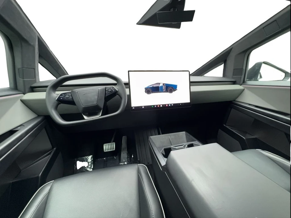 2025 Tesla Cybertruck - Image 18 of 31