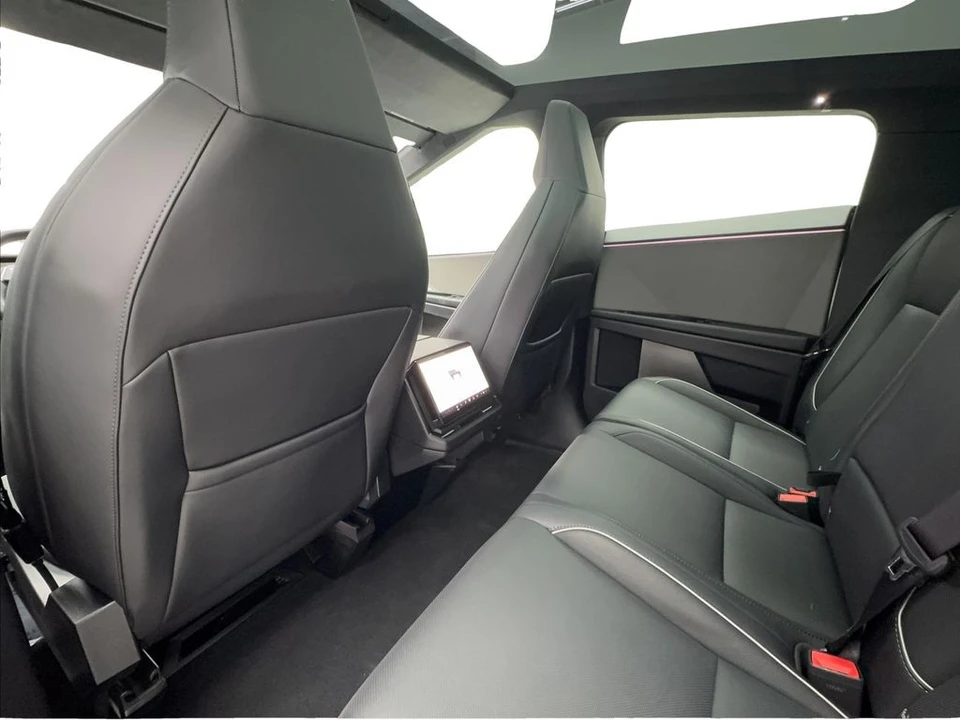 2025 Tesla Cybertruck - Image 25 of 31