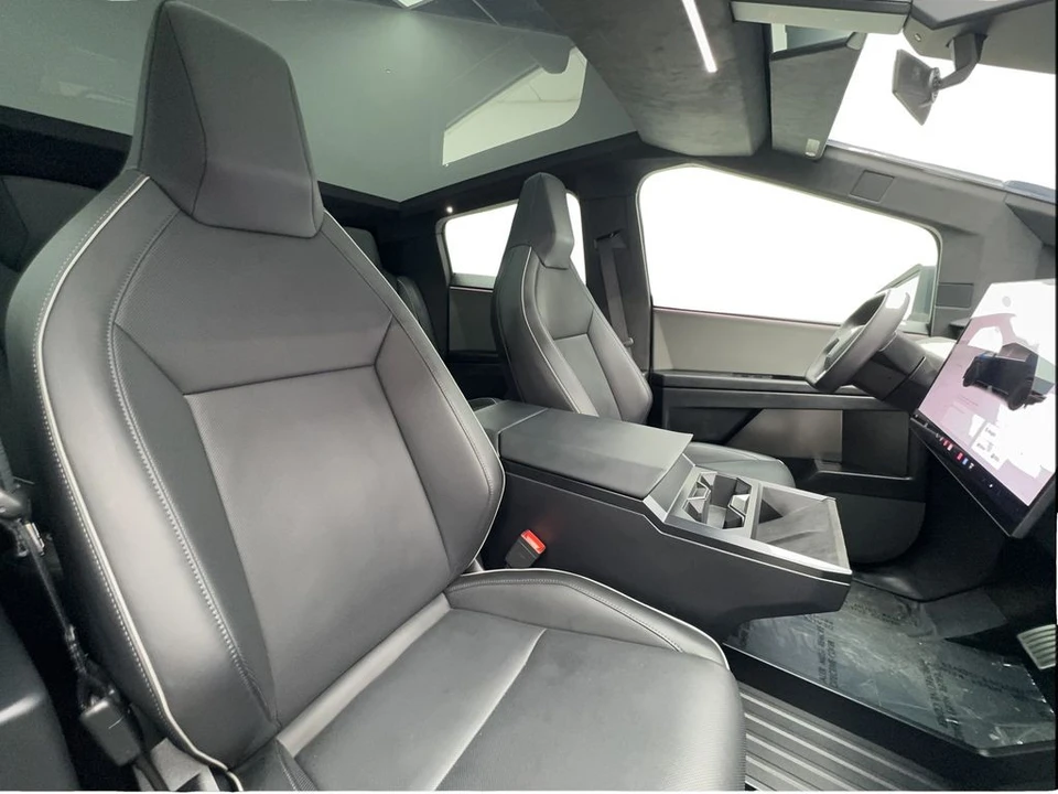 2025 Tesla Cybertruck - Image 31 of 31