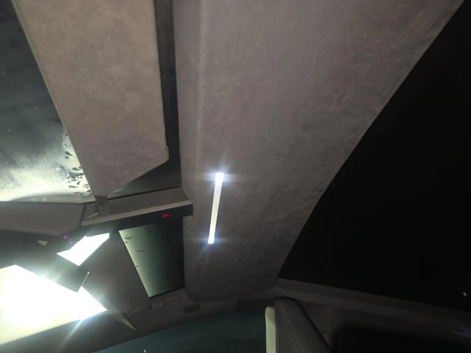 2025 Tesla Cybertruck - Image 8 of 10