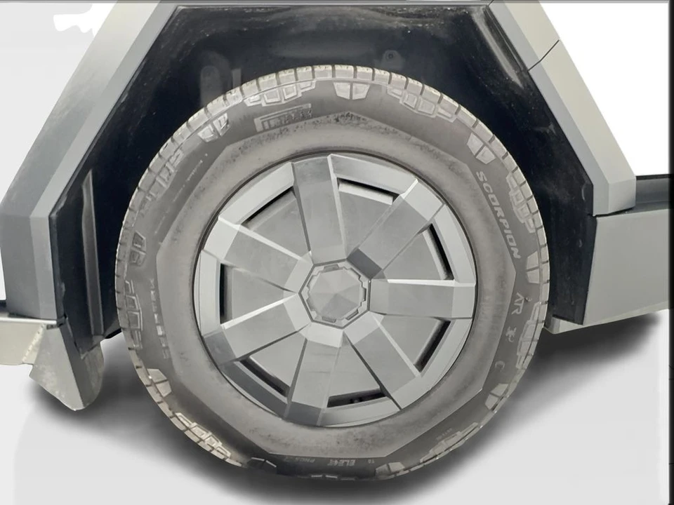 2025 Tesla Cybertruck - Image 14 of 31