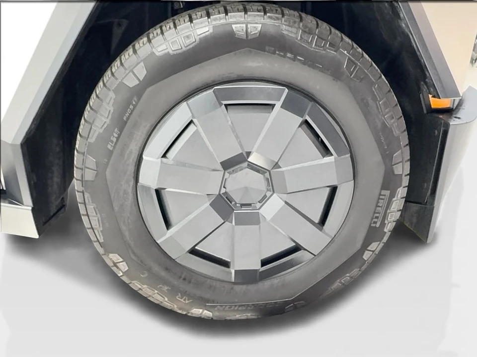 2025 Tesla Cybertruck - Image 13 of 31