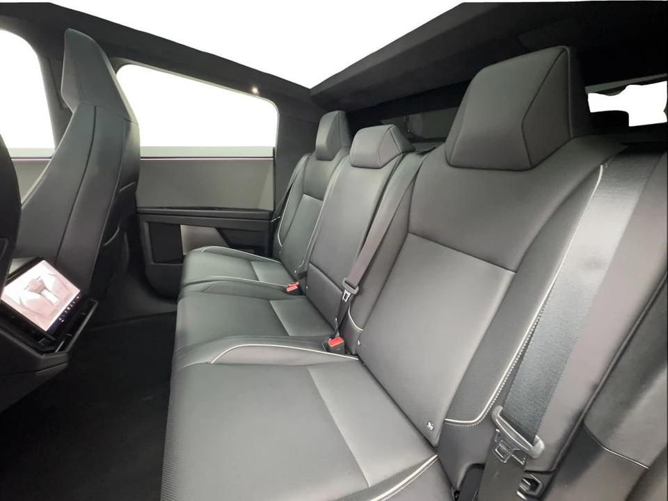 2025 Tesla Cybertruck - Image 26 of 31