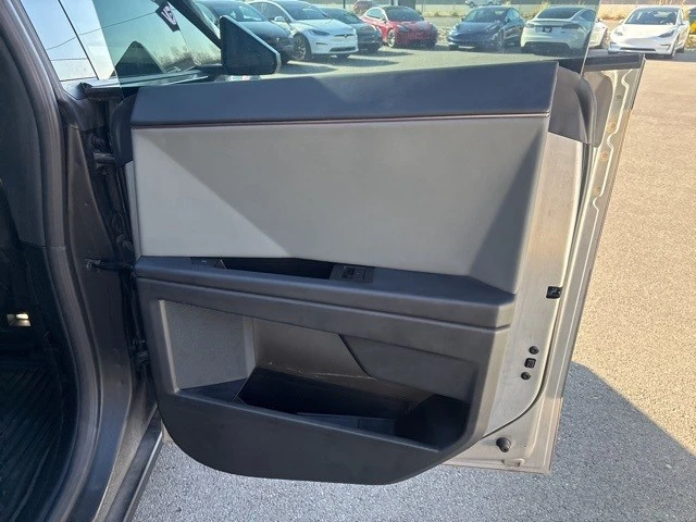2025 Tesla Cybertruck - Image 19 of 21