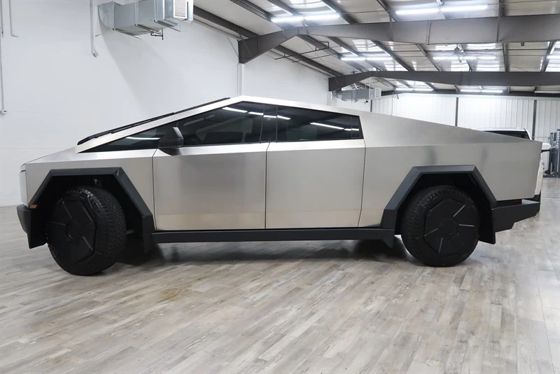 2025 Tesla Cybertruck - Image 5 of 21