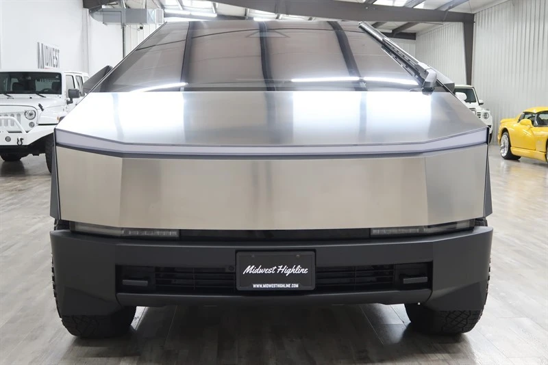 2025 Tesla Cybertruck - Image 13 of 21