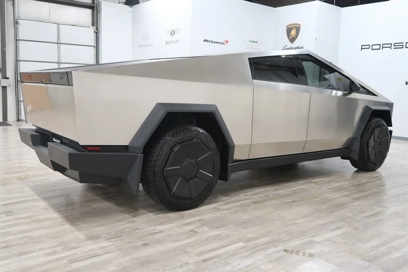 2025 Tesla Cybertruck - Image 10 of 21