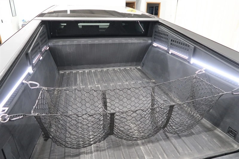 2025 Tesla Cybertruck - Image 19 of 21