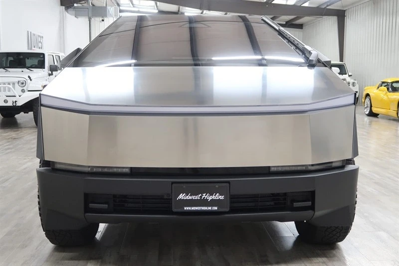 2025 Tesla Cybertruck - Image 13 of 21