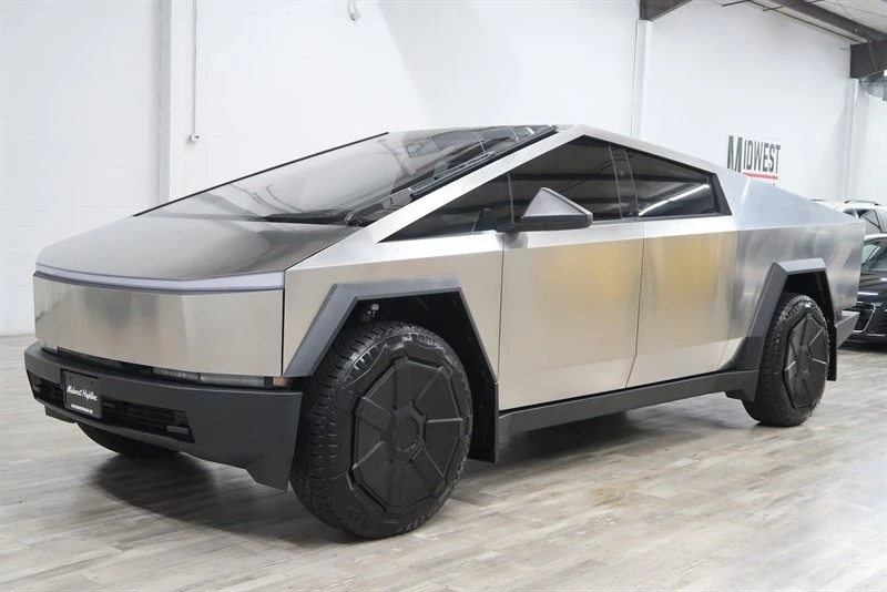 2025 Tesla Cybertruck - Image 7 of 21